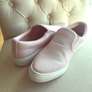 Pink slip on pointed sneaker